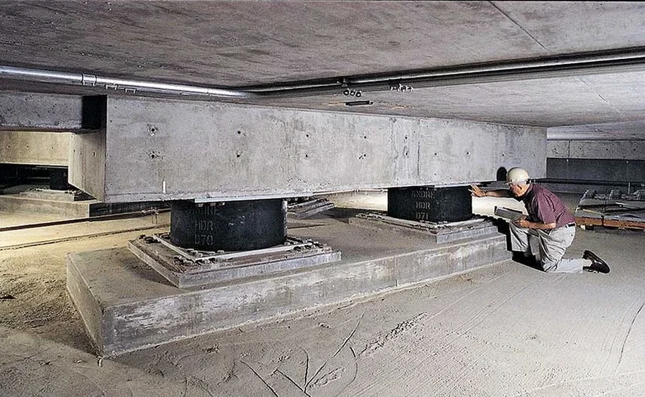 Diseño de Aislación Sísmica de Base en Linares: Estructuras Resilientes