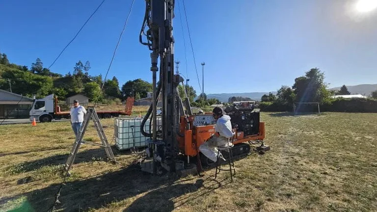 Calicata Exploratoria en Linares: Perfil Estratigráfico Directo para Diseño de Fundaciones